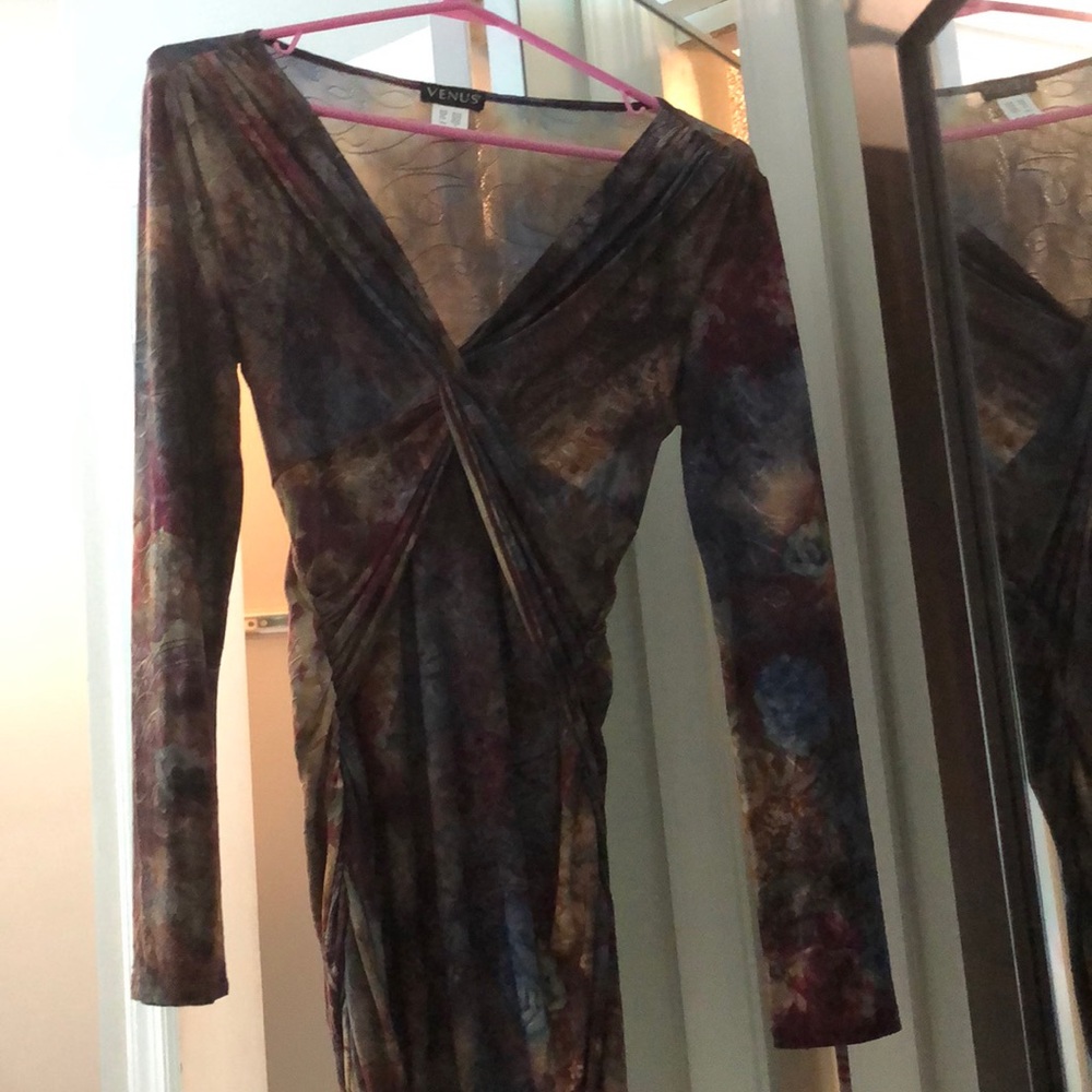 Venus never worn dress. Size small. Around knee length.